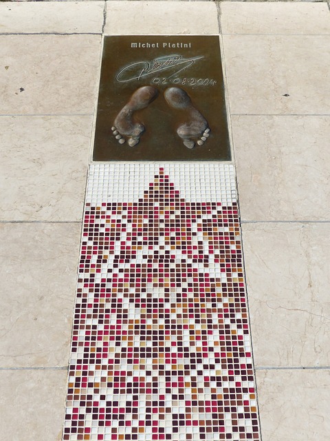 更突破至近 更突破至近